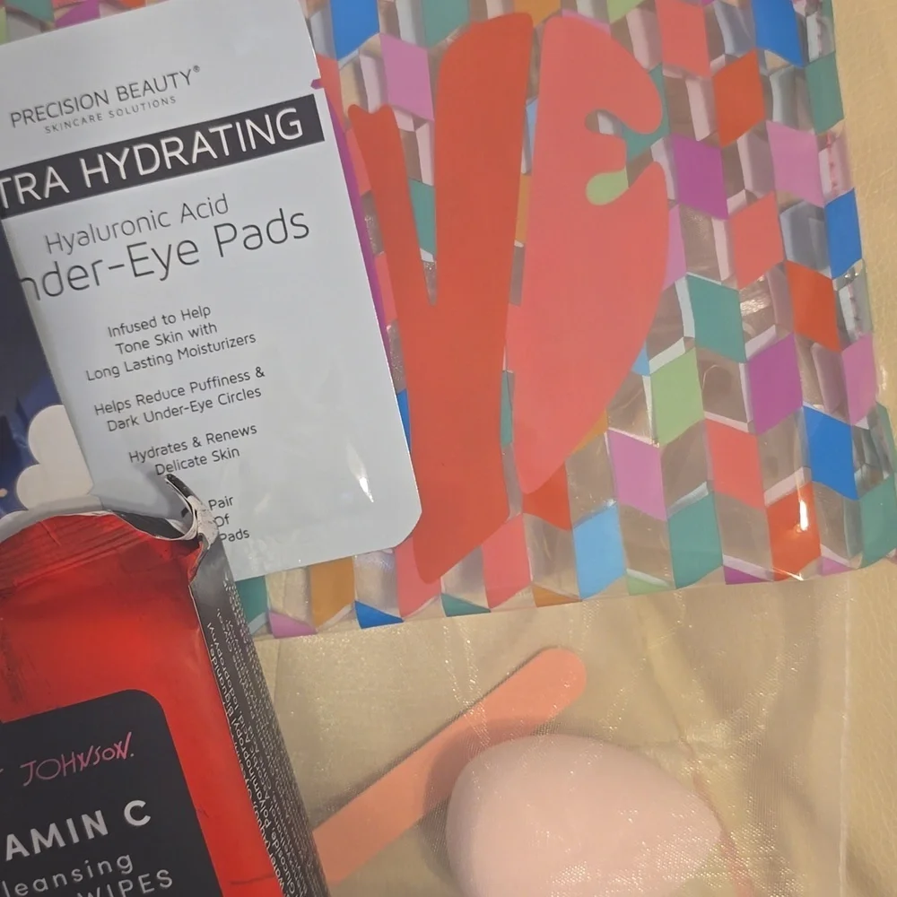 Beauty Bundle Variety of Items Bobbi Brown Vitamin C Cleansing Facial Wipes